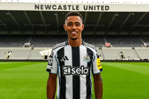 رسميًا.. نيوكاسل يونايتد يعلن ضم جاكوب رامسي